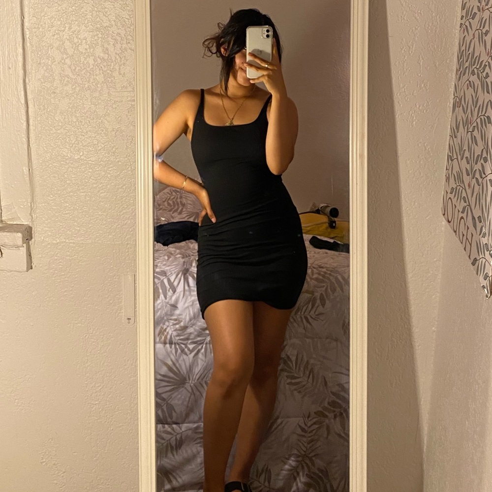 Black bodycon dress